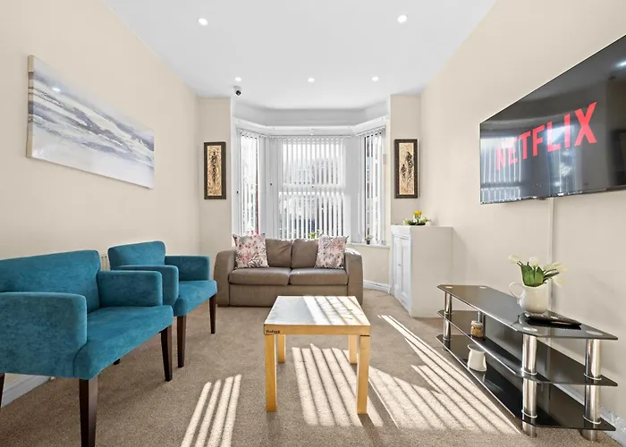 Three Bedroom House By Brookland Serviced Short Lets With Free Wifi 曼彻斯特