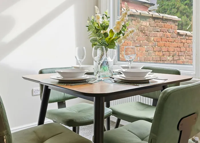 Home, Sleeps 6, Contractor Friendly, Free Parking *