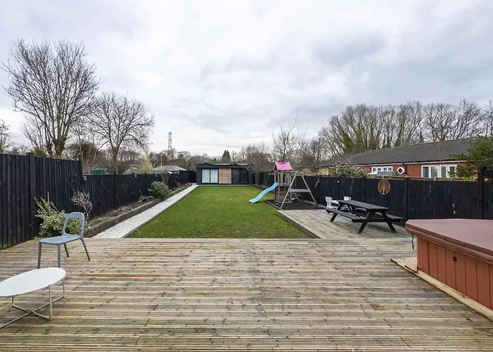 펜션 Stunning Family With Hot Tub In Worsley