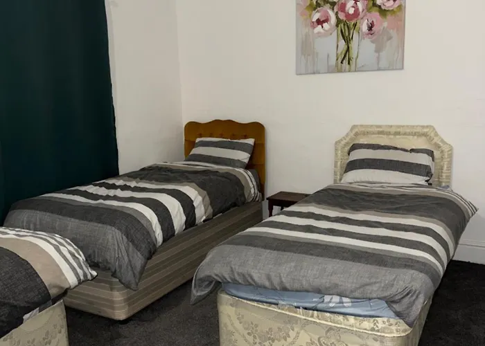 Comfortable Triple Near Center * Mánchester