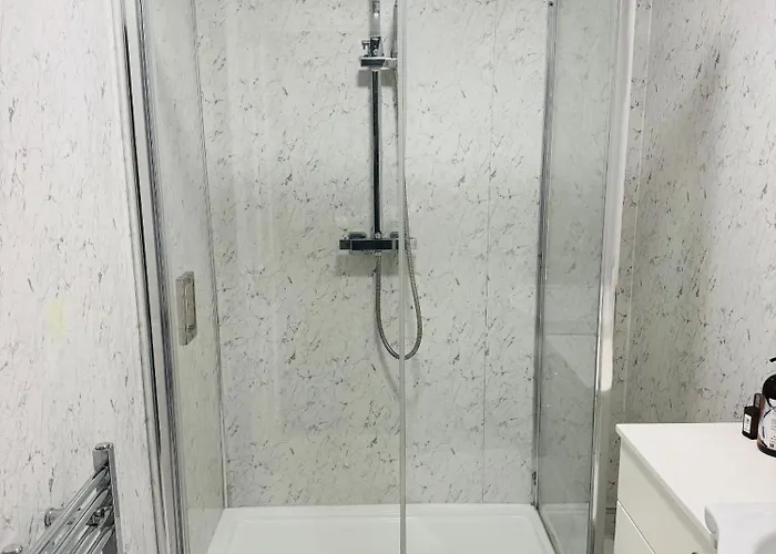 Contractors And Tourists Friendly In Salford Pensjonat