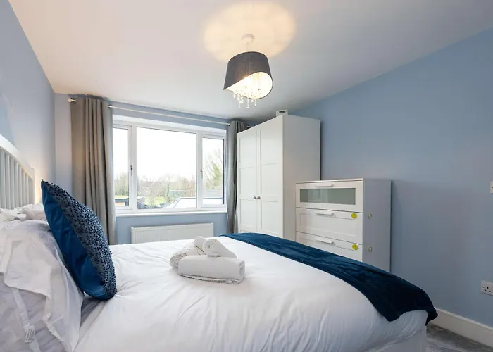 Stunning Family With Hot Tub In Worsley 펜션 맨체스터