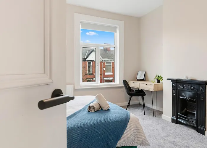 Home, Sleeps 6, Contractor Friendly, Free Parking Nyaraló *