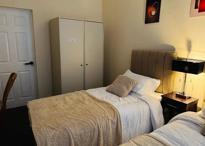 Contractors And Tourists Friendly In Salford * Manchester