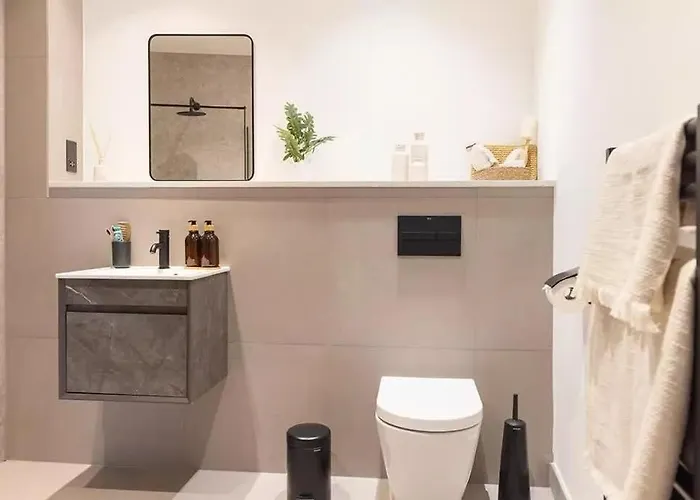 Urban Base Stone's Throw From Attractions Holiday home Manchester