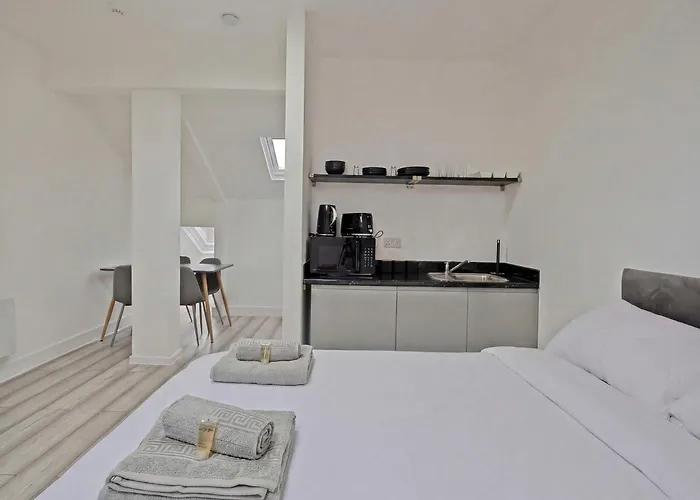 Spacious 5br House Near Centre