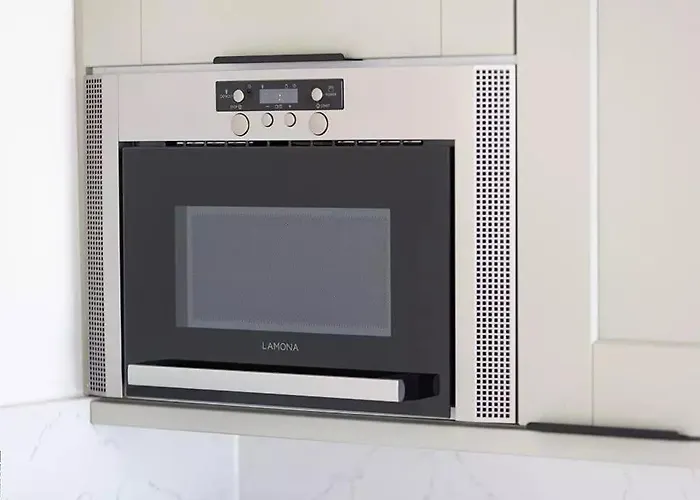 Urban Base Stone's Throw From Attractions * Manchester