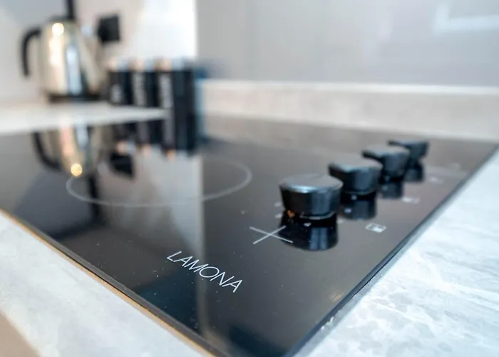 펜션 Spacious 3Br Stay - Free Parking - Near City Centre - Sleeps 6 *