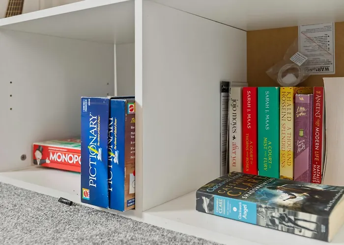 Nyaraló Home, Sleeps 6, Contractor Friendly, Free Parking *