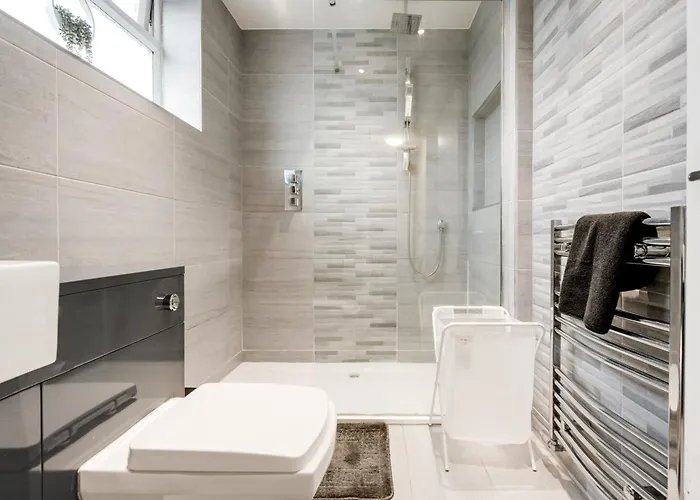 E-oasis- Etihad-coop Live-free Parking-pool Table 度假居 曼彻斯特