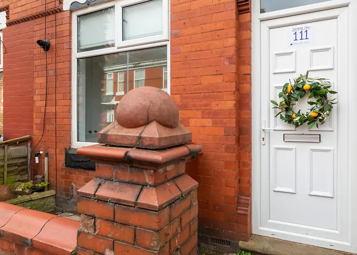 Home, Sleeps 6, Contractor Friendly, Free Parking Manchester