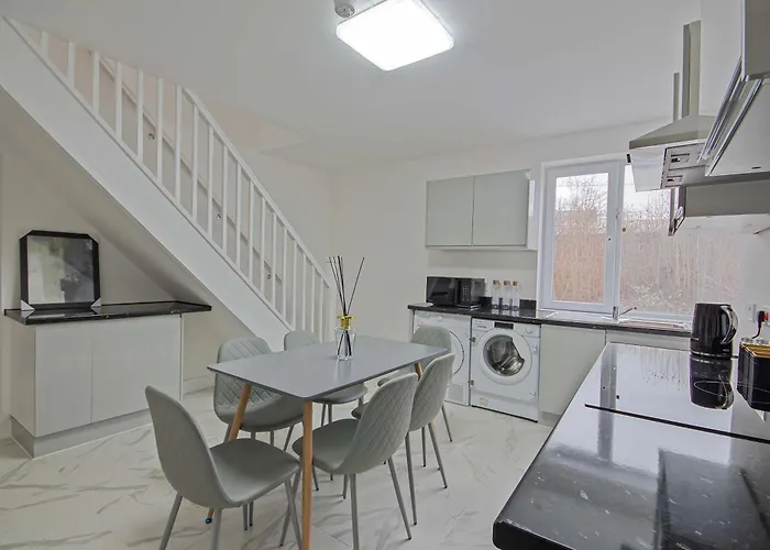 Spacious 5br House Near Centre Dom wakacyjny Manchester