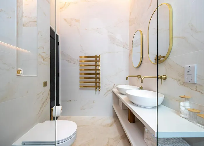 Stunning Family With Hot Tub In Worsley 펜션