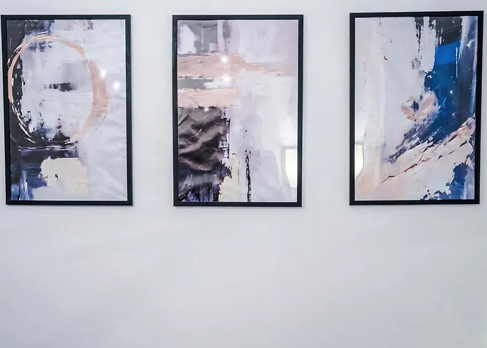 Oldtrafford - Sleeps 6 - Free Parking - Free Wifi 맨체스터