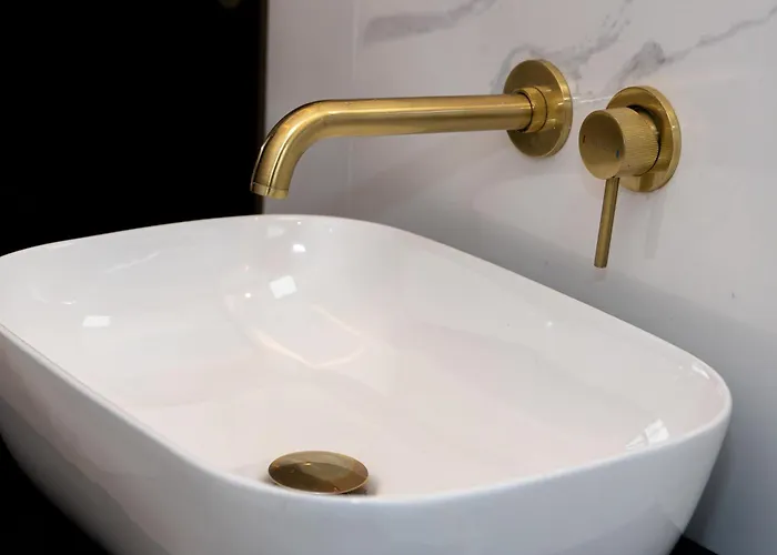 Stunning Family With Hot Tub In Worsley * 맨체스터