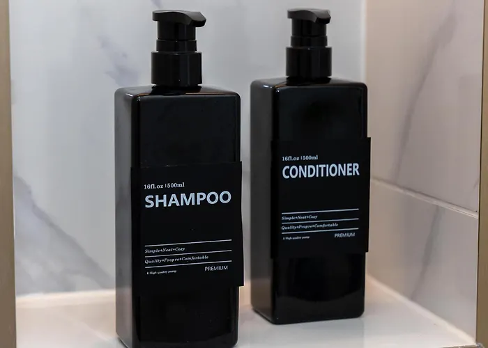 Stunning Family With Hot Tub In Worsley *