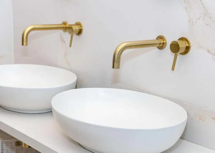 Stunning Family With Hot Tub In Worsley * 맨체스터