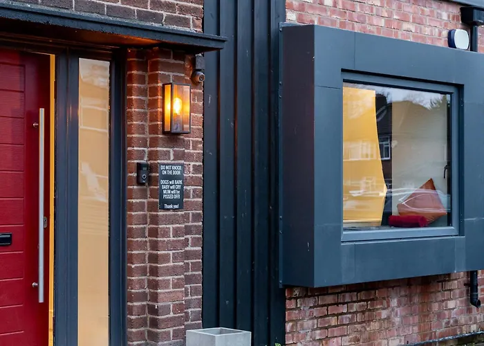 펜션 Stunning Family With Hot Tub In Worsley *