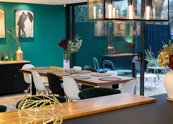 Stunning Family With Hot Tub In Worsley * 맨체스터