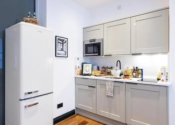 Base Steps From Attractions Manchester