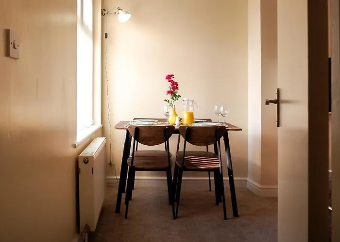 Near Uni And Hospital - Long - Fast Wi-fi - 15 Mins To Apartamento