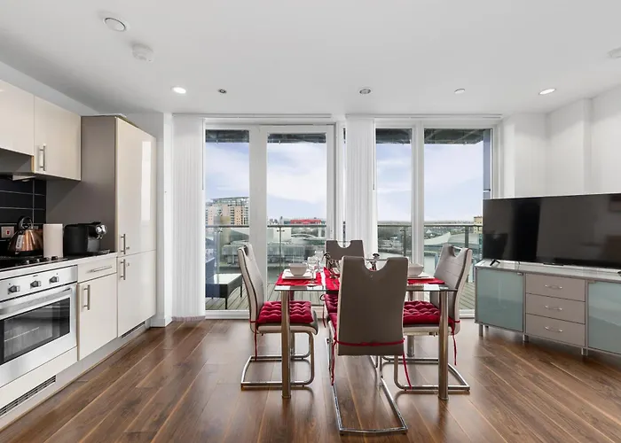 Apartment Waterfront Panorama - 2br + Balcony, Near Stadium *