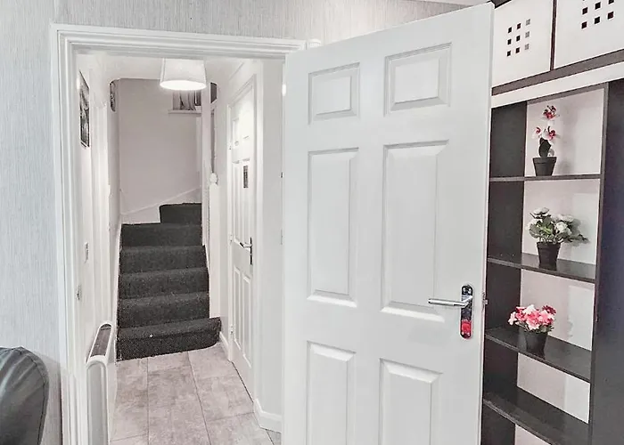 Deluxe 4-bed Near Etihad Stadium & C0-0p Arena, Sleeps 9 شقة