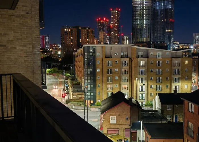 Modern Two Bedroom For Five With On-site Parking In Salford Apartamento