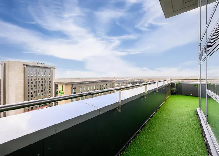 Apartamento Penthouse Skyline - 2br, Massive Terrace Retreat *
