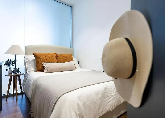 Base Steps From Attractions Apartment *