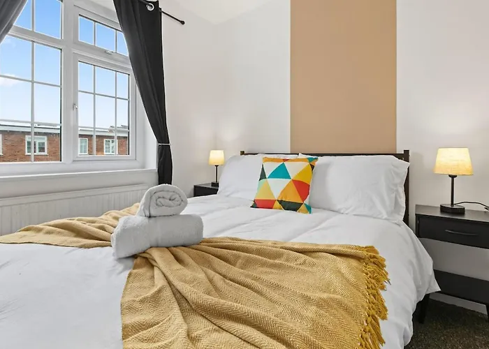 公寓 Modern 4 Bedroom House For 9 Guests With Free Parking By The Cosy Corner Nationwide *