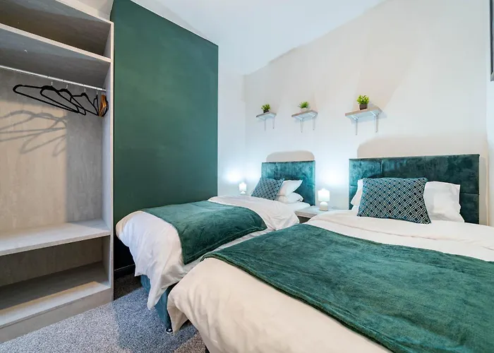 Long - 3br - Sleeps 6 - Free Parking * Manchester