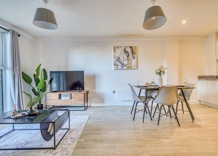 Executive With Sleek Modern Aesthetic Apartament Manchester