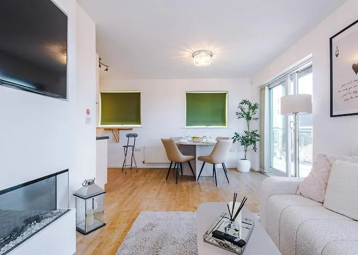 Apartment Stylish Mcr 1br Etihad Coop Live Parking