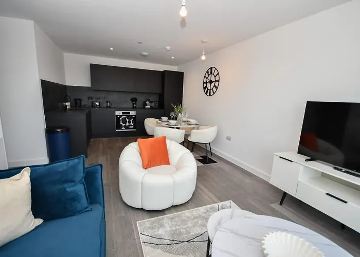 Modern 2 Bedroom In W Balcony Apartment