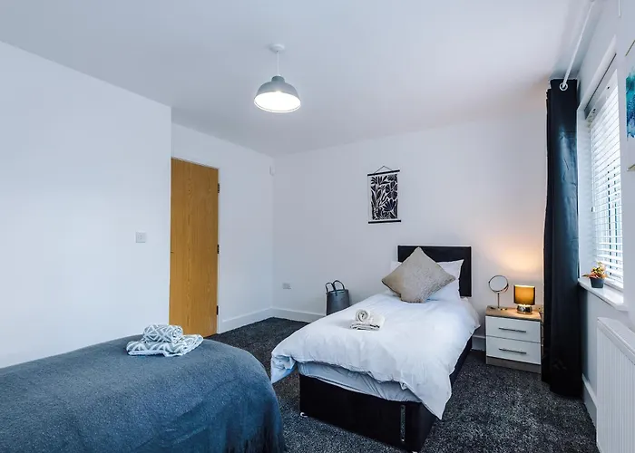 Salford 4 Bed House - Free Parking - Sleeps 7 Lägenhet