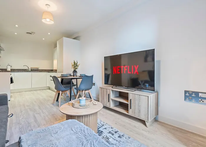 Apartamento Modern 1-bed Centre Flat - Balcony & Parking