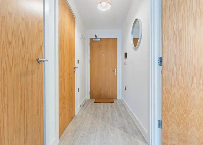 Apartamento Modern 1-bed Centre Flat - Balcony & Parking Mánchester