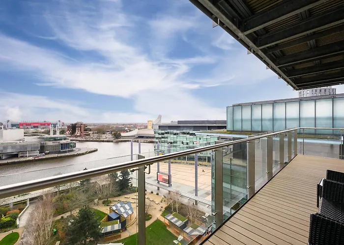 Waterfront Panorama - 2br + Balcony, Near Stadium Apartment *