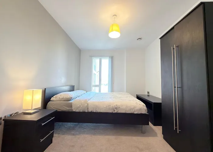 Modern Near Oxford Road, Centre *