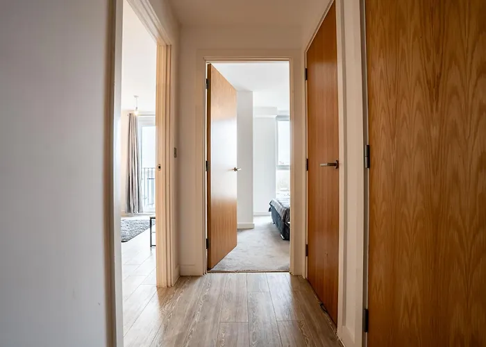 Elegant Modern One Bed Flat With Juliet Balcony 아파트