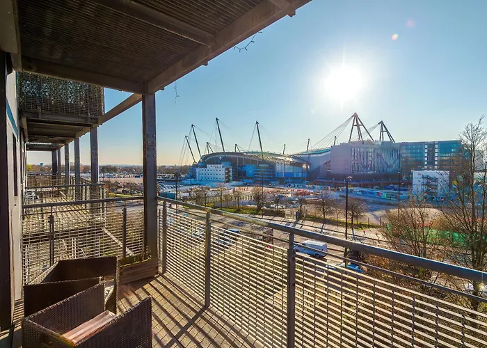 Stylish Mcr 1br Etihad Coop Live Parking