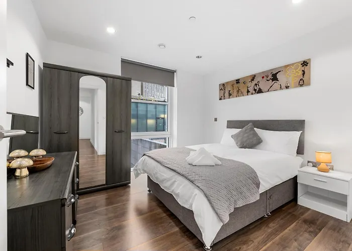 Apartment Waterfront Panorama - 2br + Balcony, Near Stadium *