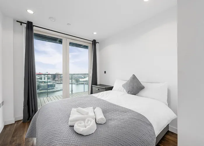 Apartment Waterfront Panorama - 2br + Balcony, Near Stadium *