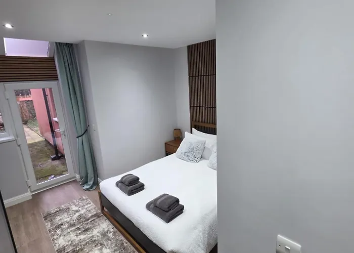 Easy Access To Airport &city Centre Apartamento *