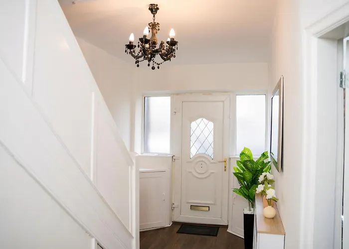 Modern & Spacious 4 Bedroom In *