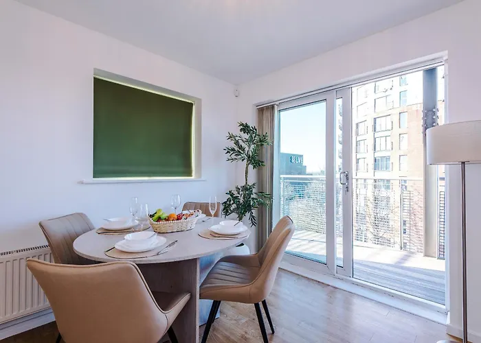 Stylish Mcr 1br Etihad Coop Live Parking Apartment