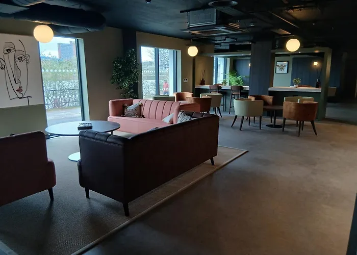 Modern 2br In With Parking マンチェスター