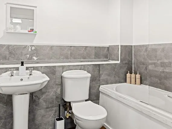 Arosa Escape- Modern2 Bed Suite,sleeps 5,free Parking,ps4,kingbed,wifi,near Christies