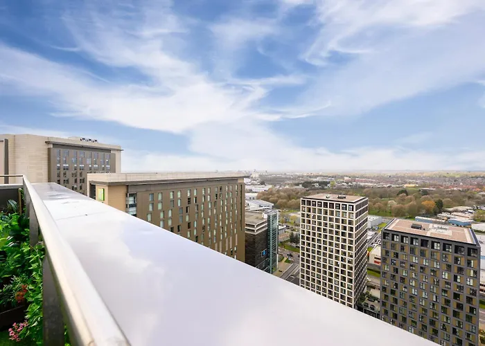 Apartamento Penthouse Skyline - 2br, Massive Terrace Retreat *